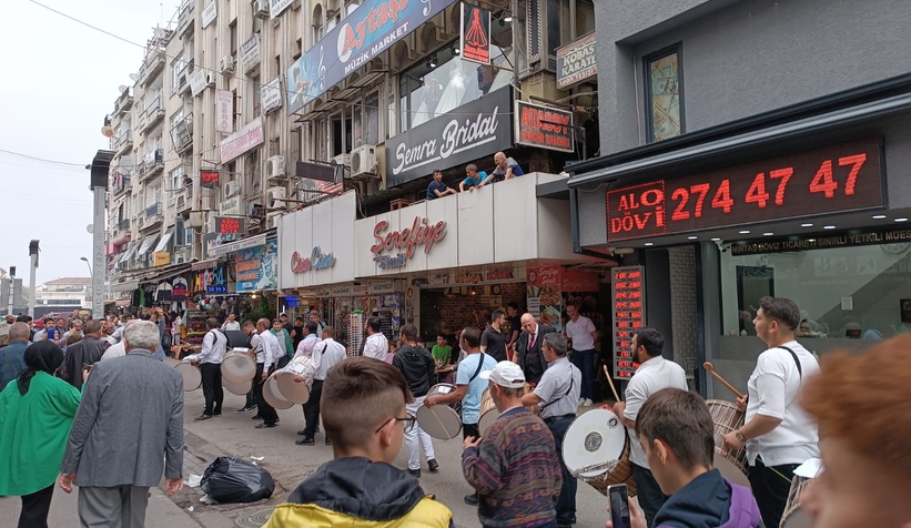 Davulcular oy kullanmaya çağırdı