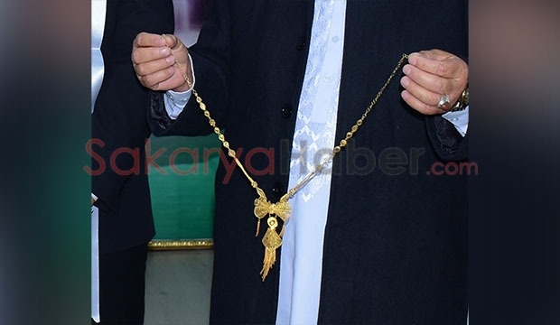 Dede yadigarı altınları çalan kadın hırsızlar kamerada