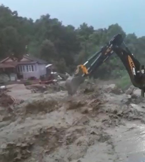 Dedeler'de sel sularına kapılan yaşlı adam kayboldu