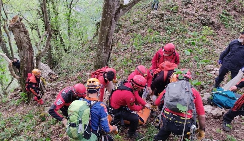 Define ararken canından oldu