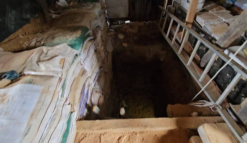 define-icin-evin-icinde-15-metre-tunel-kazdilarl2myshjxuk