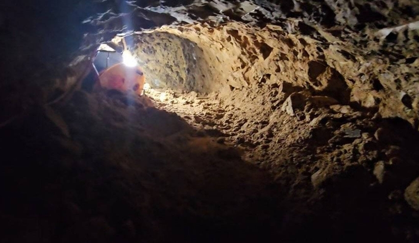 define-icin-evin-icinde-15-metre-tunel-kazdilarl2myshjxuk