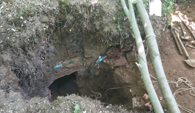 Defineciler suçüstü yakalandı