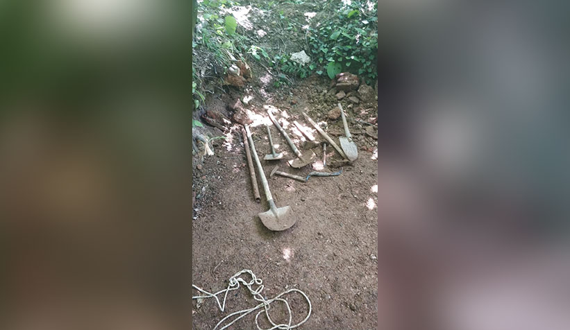 Defineciler suçüstü yakalandı