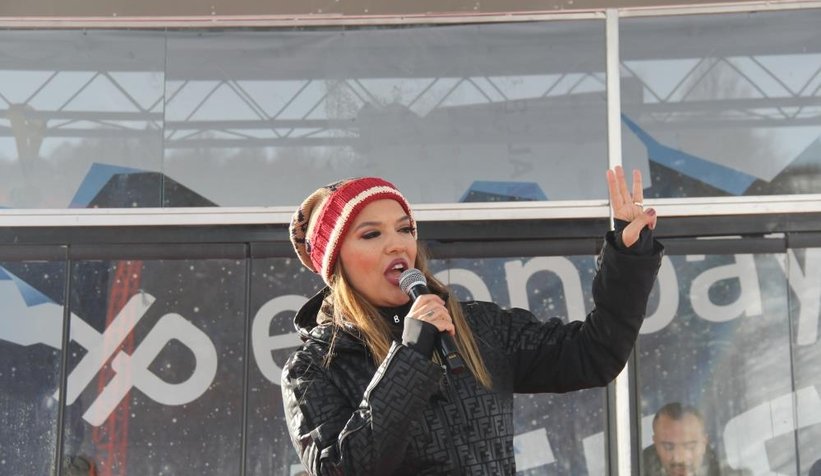 demet-akalin-dan-kartepe-de-5-derecede-konseretdkqnvwb1