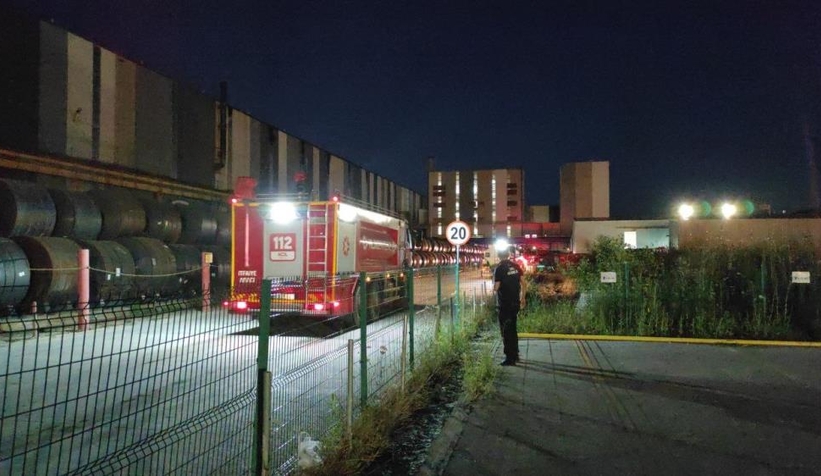 Demir çelik fabrikası alev alev yandı