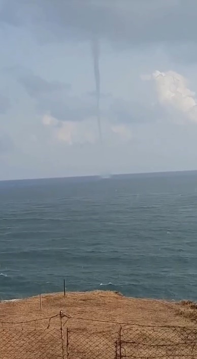 Denizde çıkan hortum korkuttu