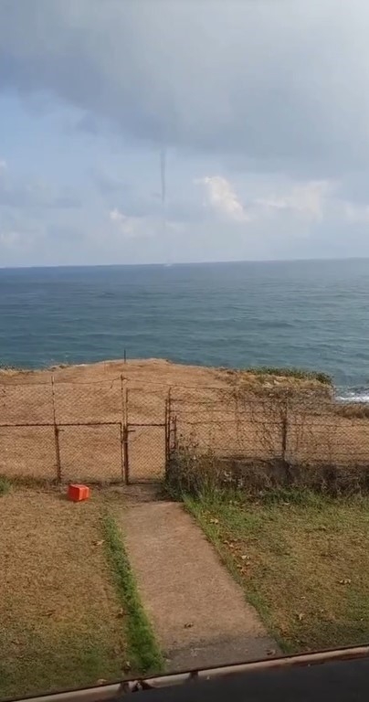 Denizde çıkan hortum korkuttu