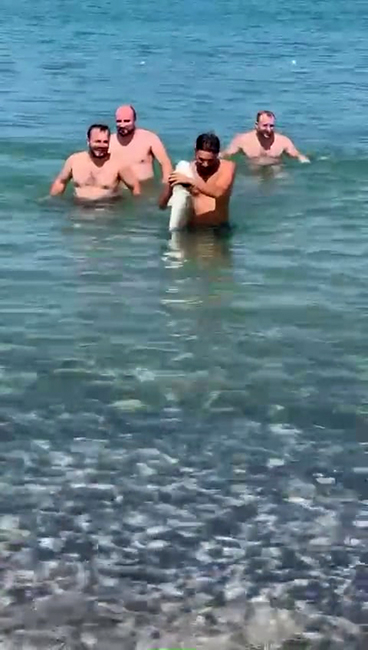 denizde-eliyle-6-kiloluk-levrek-yakaladiadrizmqvsx