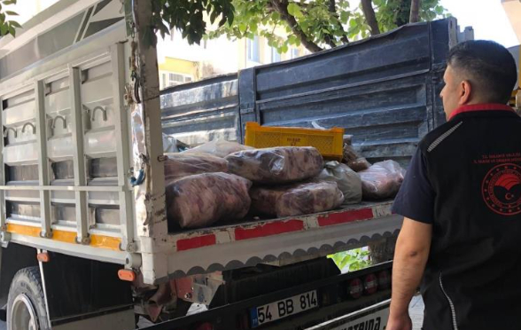 Depodan 2 tona yakın kaçak et ve süt ürünleri ele geçirildi
