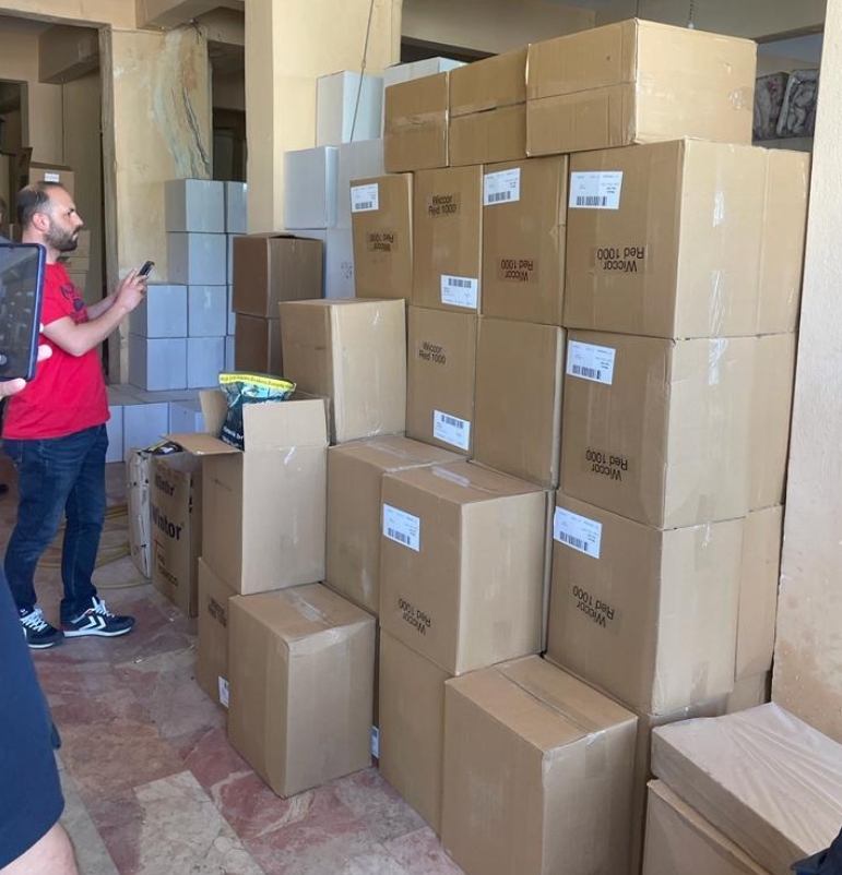 Depodan bir tondan fazla kaçak tütün çıktı