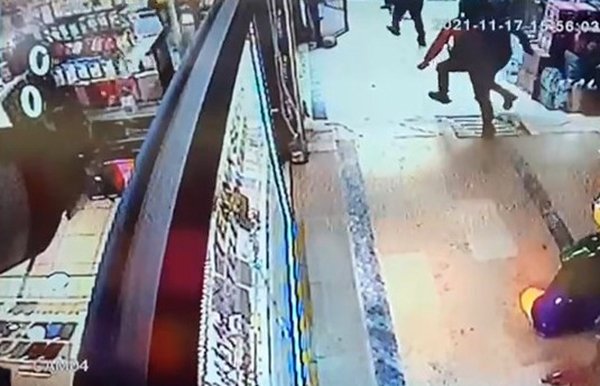 Deprem anında panik içinde böyle kaçıştılar