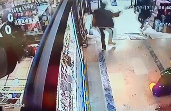 Deprem anında panik içinde böyle kaçıştılar