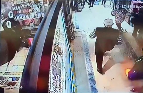 Deprem anında panik içinde böyle kaçıştılar