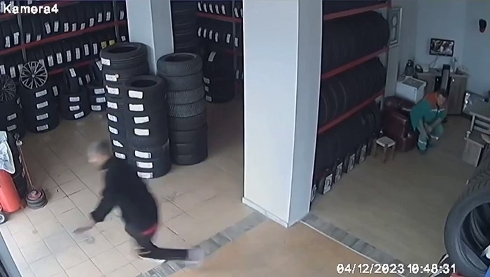 Deprem anındaki panik kamerada