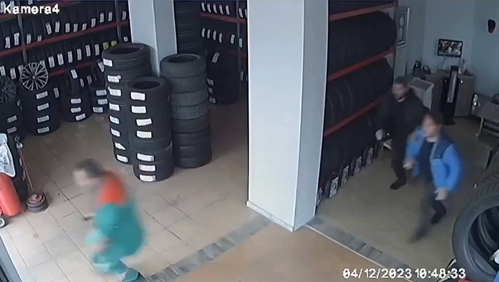 Deprem anındaki panik kamerada