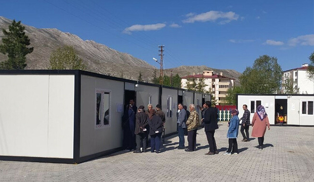 Deprem bölgelerinde oy verme işlemi başladı