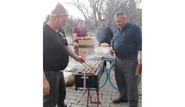 Deprem bölgesinde yardım çalışmalarına katıldı