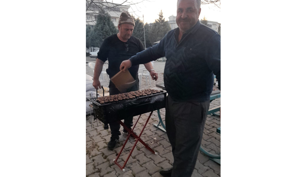 Deprem bölgesinde yardım çalışmalarına katıldı