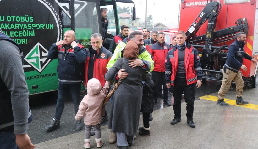deprem-bolgesinden-donen-ekibi-aileleri-boyle-karsiladiteiyd1pisx