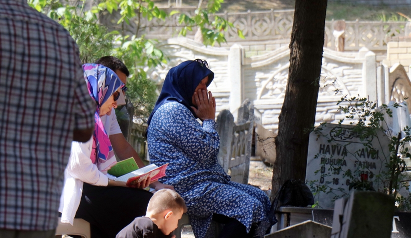 Deprem şehitleri dualarla anıldı