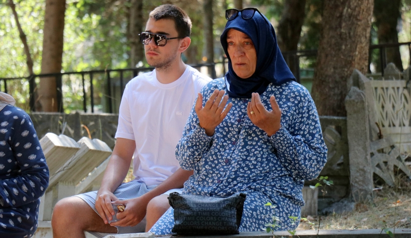 Deprem şehitleri dualarla anıldı