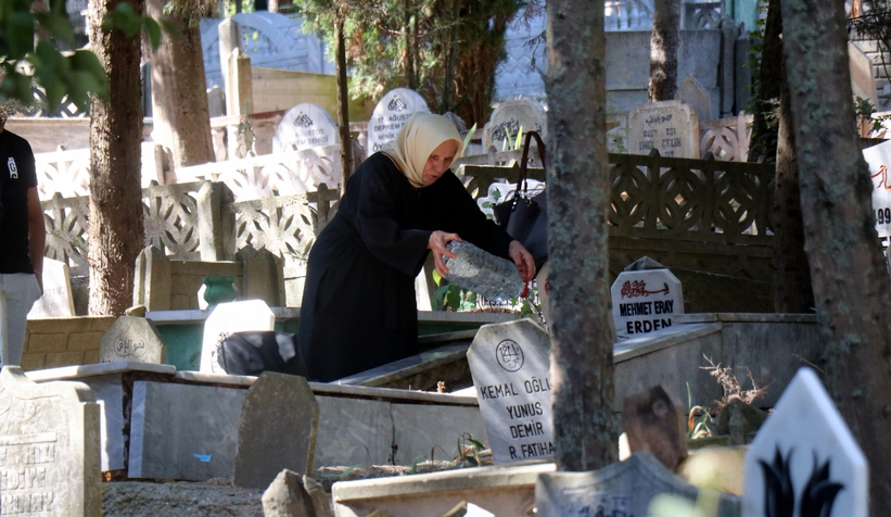 Deprem şehitleri dualarla anıldı