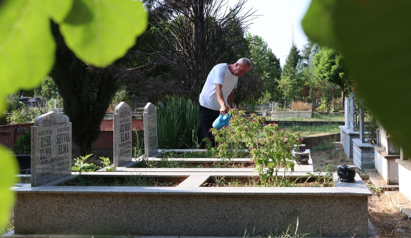 Depremde eşi ve 3 çocuğunu kaybetmişti; 26 yıldır dinmeyen acı