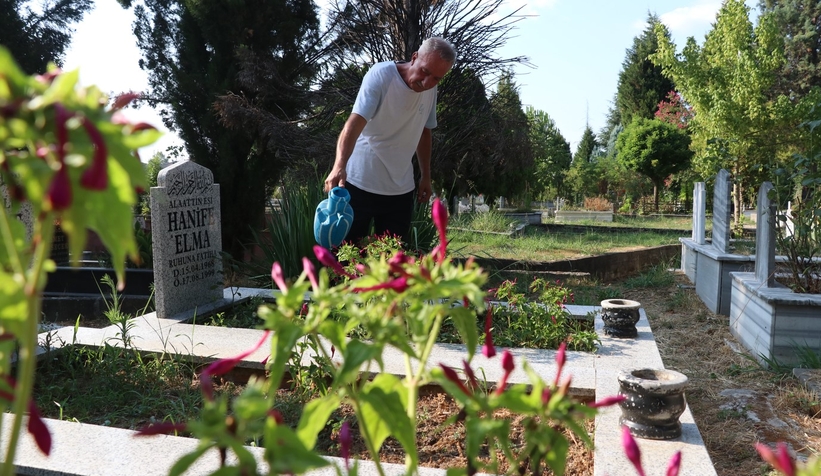 Depremde eşi ve 3 çocuğunu kaybetmişti; 26 yıldır dinmeyen acı