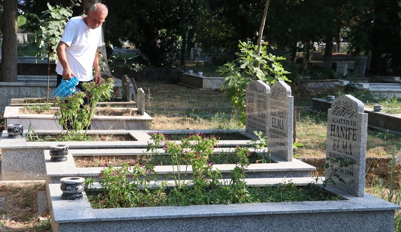 Depremde eşi ve 3 çocuğunu kaybetmişti; 26 yıldır dinmeyen acı