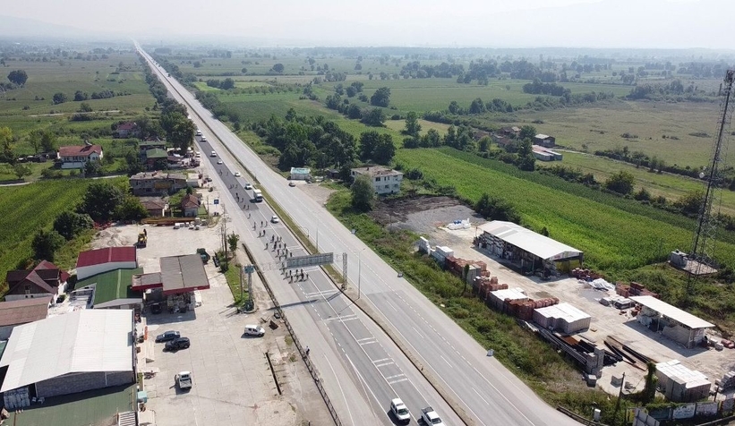 Depremde hayatını kaybeden vatandaşlar için gökyüzüne balon bıraktılar