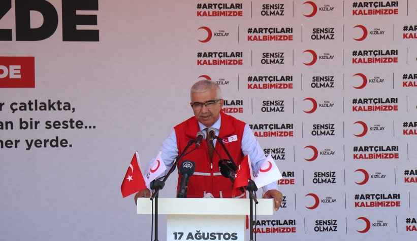 Depremde hayatını kaybeden vatandaşlar için gökyüzüne balon bıraktılar