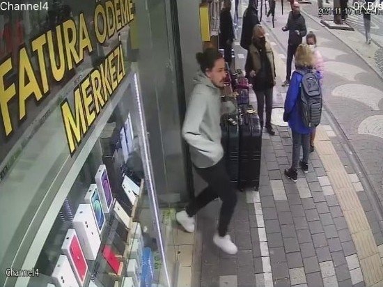 Depremde korku dolu anlar kamerada