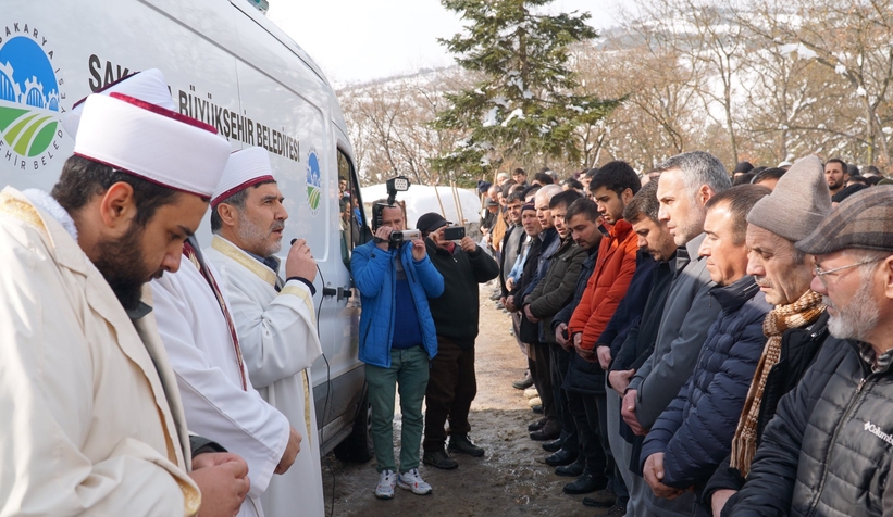 depremde-olen-anne-ve-3-kizi-sakarya-da-topraga-verildiag84a0rtwx