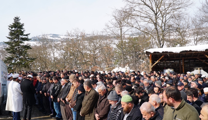 depremde-olen-anne-ve-3-kizi-sakarya-da-topraga-verildiag84a0rtwx
