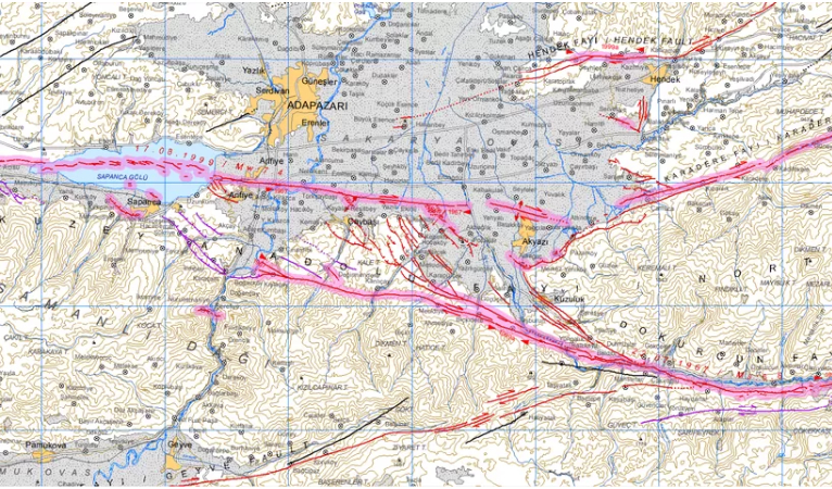 depremin-ardindan-hasarli-metruk-bina-korkuttu-sokak-trafige-kapatildiqlfrc2oxtt