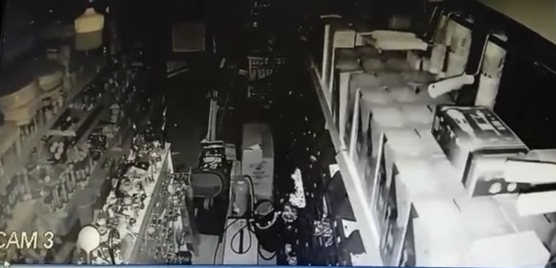 Depremin şiddeti kameralara böyle yansıdı