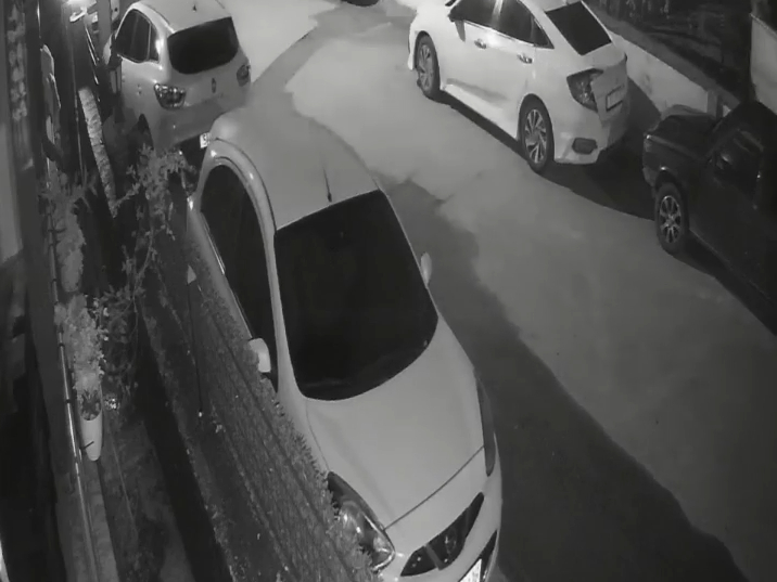 Depremin şiddeti kameralara böyle yansıdı