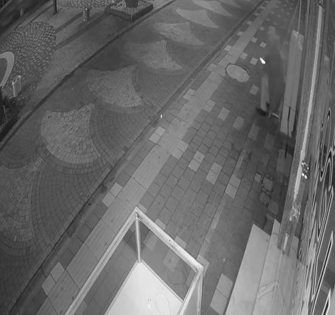 Depremin şiddeti kameralara böyle yansıdı