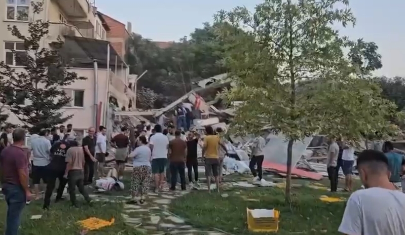 Depremin vurduğu Sındırgı'da 10 bina yıkıldı