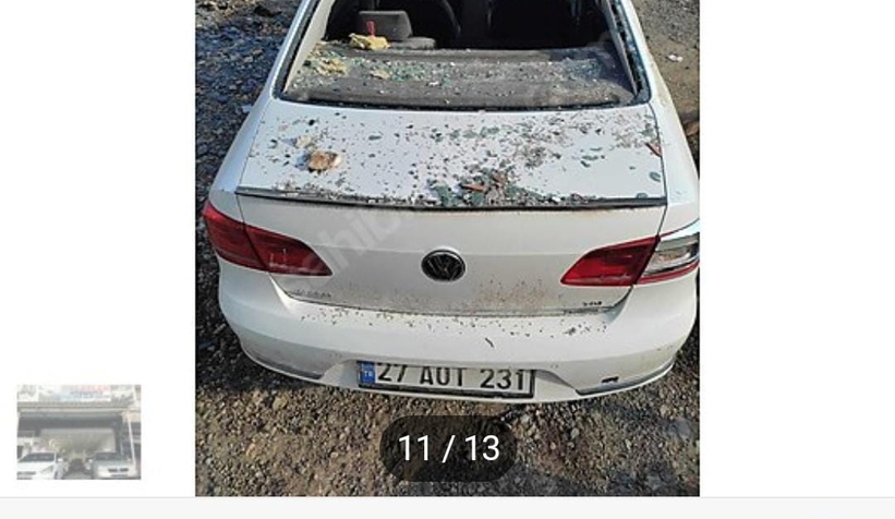 Depremzedeler enkazdan çıkardıkları araçlarını satıyor