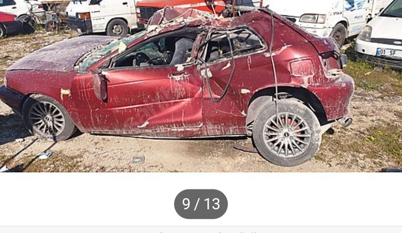 Depremzedeler enkazdan çıkardıkları araçlarını satıyor