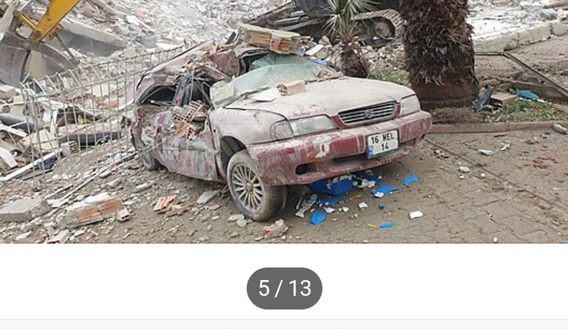 Depremzedeler enkazdan çıkardıkları araçlarını satıyor