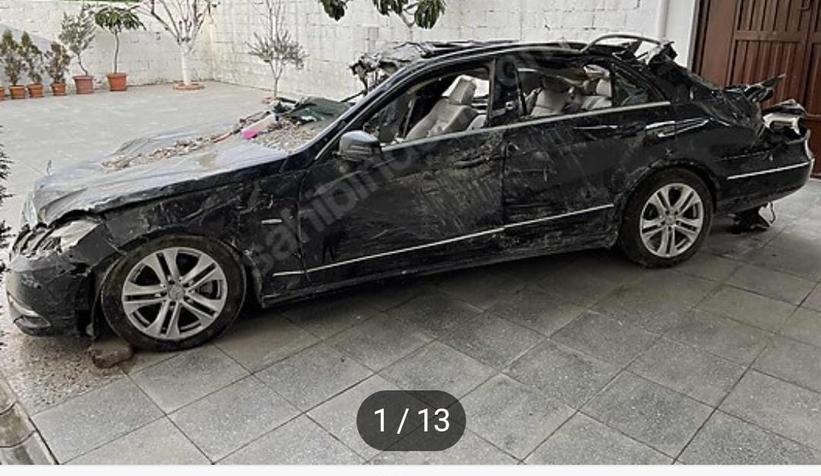 Depremzedeler enkazdan çıkardıkları araçlarını satıyor