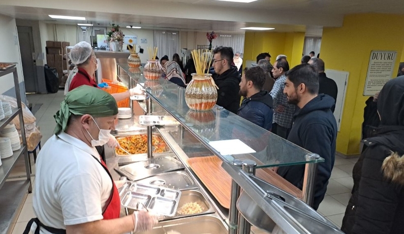 Depremzedelere iftar verildi