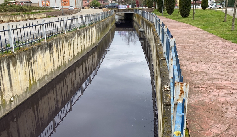 Dere simsiyah aktı, ekipler harekete geçti