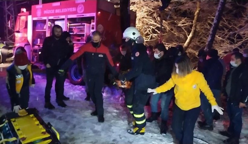 Derede can pazarı Karda kayan kamyonet dereye uçtu: 6 yaralı