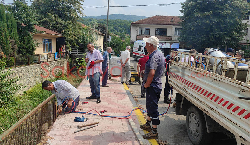 Dereye düşen işçiyi itfaiye kurtardı