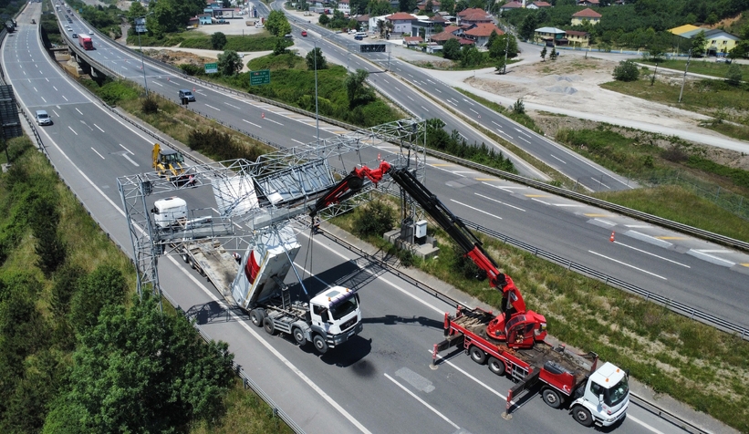 deri-acik-kalinca-havada-askida-kaldirez1rxg2us