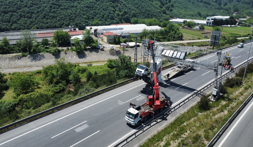deri-acik-kalinca-havada-askida-kaldirez1rxg2us